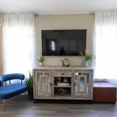 10 Mins To Uptown 1 King, 2 Queenbeds * Charlotte