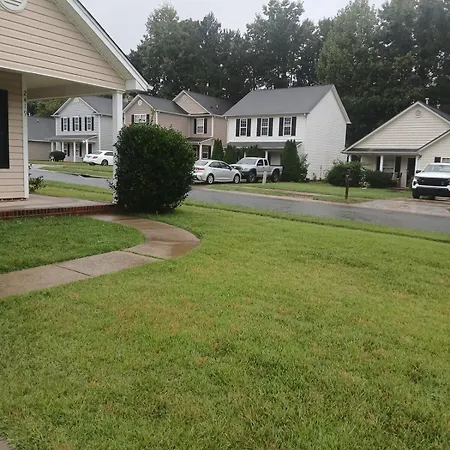 10 Mins To Uptown 1 King, 2 Queenbeds * Charlotte
