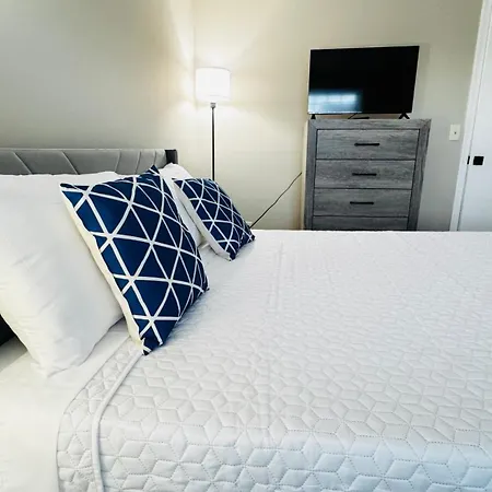 Comfort Escape, In With Shared Common Spaces * Charlotte