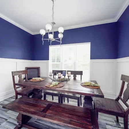 Holiday home Getaway Near Center Centrally Located In Clt