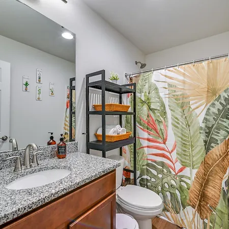 3bd House W/quiet Living, Access: 6mi To Dtwn Holiday home *