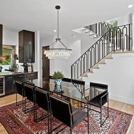 Maison Noda Uptown Skyline Views, Gym Sleeps 14