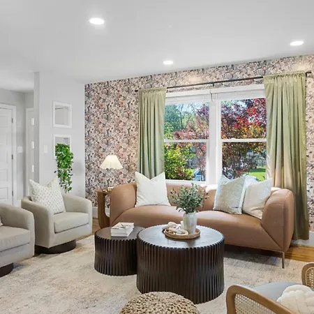 Holiday home 4bd Cozy Getaway | Eclectic, Central, Near Airport Charlotte