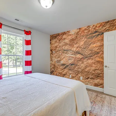 3bd House W/quiet Living, Access: 6mi To Dtwn Holiday home