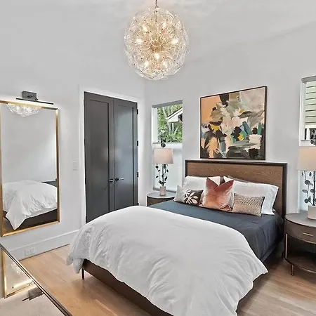 Maison Noda Uptown Skyline Views, Gym Sleeps 14 Villa *