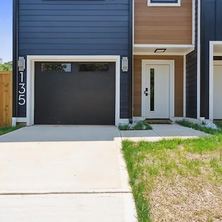 Luxury Build - King Beds - Minutes To Uptown Holiday home