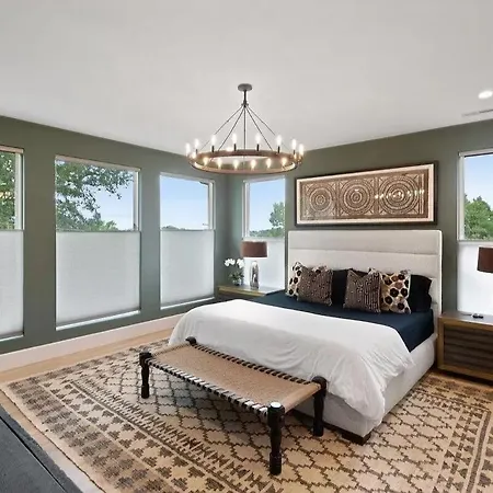 Maison Noda Uptown Skyline Views, Gym Sleeps 14 * Charlotte