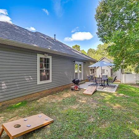 3bd House W/quiet Living, Access: 6mi To Dtwn * Charlotte
