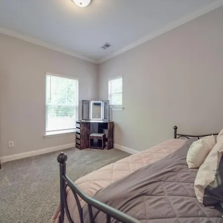 Getaway Near Center Centrally Located In Clt Holiday home *