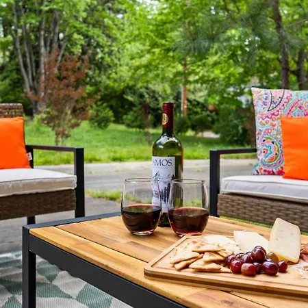 4bd Cozy Getaway | Eclectic, Central, Near Airport *