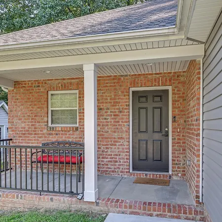 3bd House W/quiet Living, Access: 6mi To Dtwn Charlotte