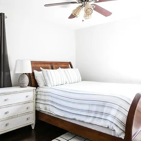 Cozy With Pool Chefs Kitchen In Prime Area * Charlotte