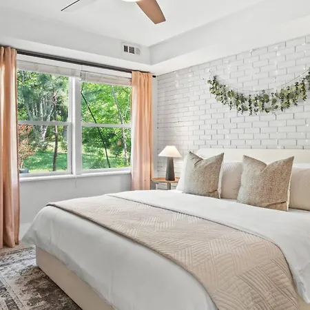 4bd Cozy Getaway | Eclectic, Central, Near Airport Charlotte