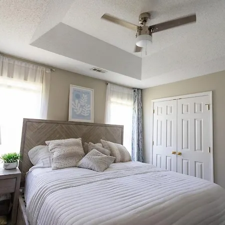 10 Mins To Uptown 1 King, 2 Queenbeds Holiday home Charlotte