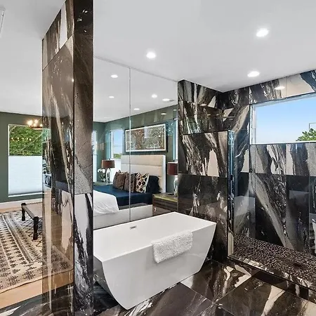Maison Noda Uptown Skyline Views, Gym Sleeps 14 * Charlotte