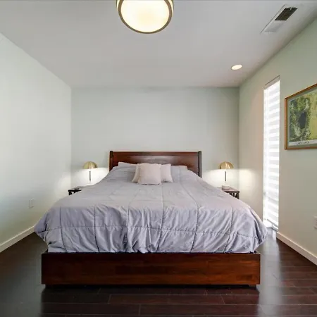 Modern 1br Stylish Near Uptown Clt Holiday home