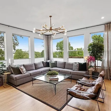 Maison Noda Uptown Skyline Views, Gym Sleeps 14