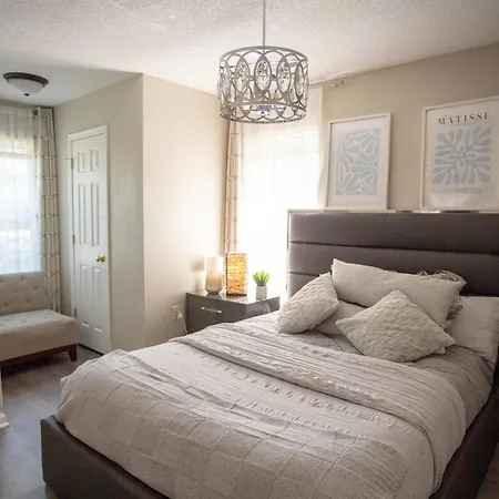 10 Mins To Uptown 1 King, 2 Queenbeds *
