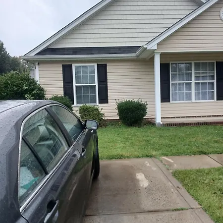 10 Mins To Uptown 1 King, 2 Queenbeds Holiday home Charlotte