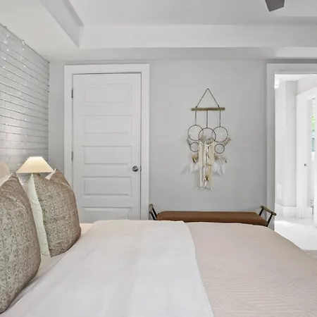 4bd Cozy Getaway | Eclectic, Central, Near Airport * Charlotte