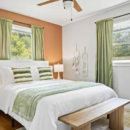 4bd Cozy Getaway | Eclectic, Central, Near Airport