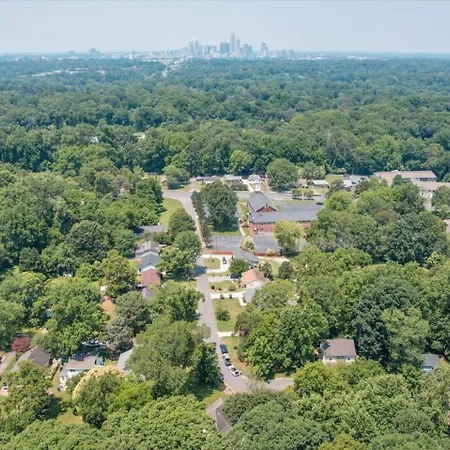 Holiday home Getaway Near Center Centrally Located In Clt