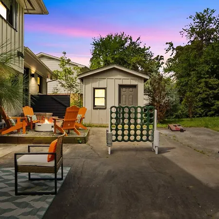 4bd Cozy Getaway | Eclectic, Central, Near Airport Holiday home *