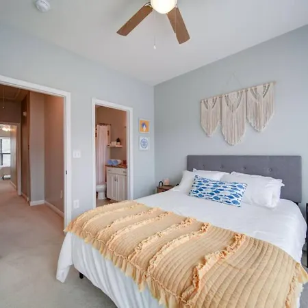 The Nest - Southend - Rooftop Terrace - Light Rail Apartment Charlotte