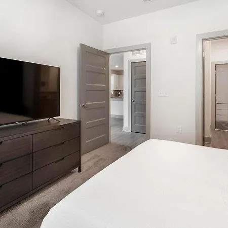 Landing - Newell South Apartment *