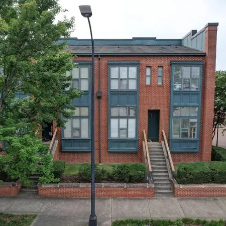 The Nest - Southend - Rooftop Terrace - Light Rail Apartment Charlotte