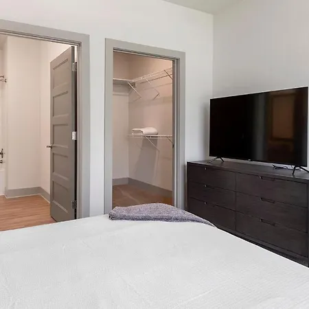 Landing - Newell South Apartment