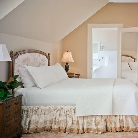 Duke Mansion Bed & Breakfast 4*