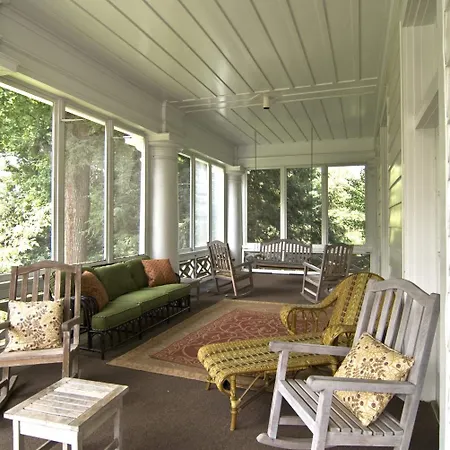 Duke Mansion Bed & Breakfast 4*