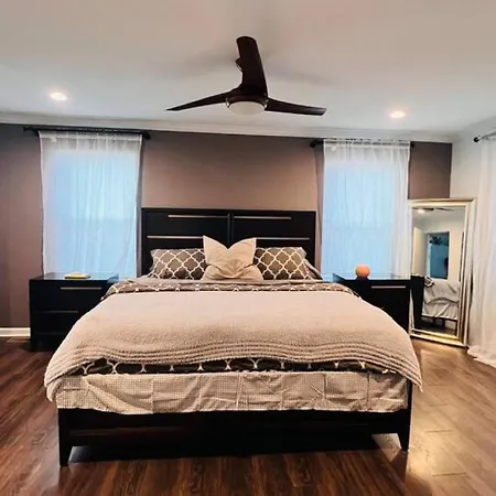 Uptown In 6 Mins - Game Deck - Private Acre - Sleeps 10 Holiday home