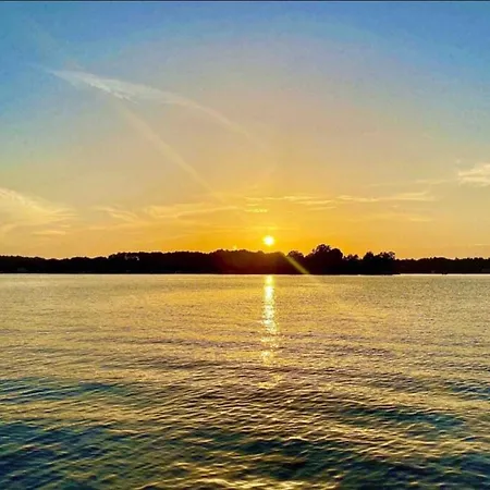 Chateau Merlot Lakefront Retreat Usnwc Boat Holiday home