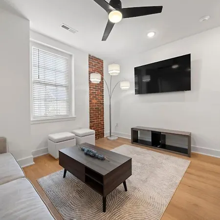 The Arches -unique Modern 2br Condo-wesley Heights Holiday home *