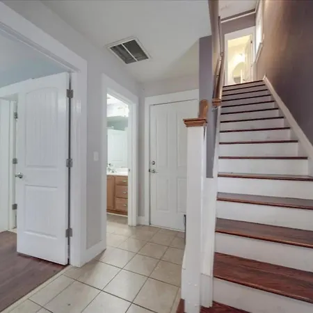 3br Gem Walk To Bofa Stadium And South End Holiday home