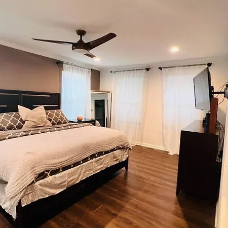 Uptown In 6 Mins - Game Deck - Private Acre - Sleeps 10