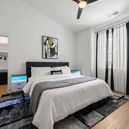 The Arches -unique Modern 2br Condo-wesley Heights Holiday home Charlotte