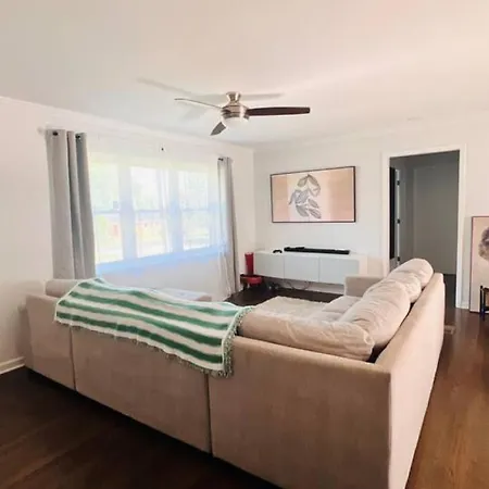 Uptown In 6 Mins - Game Deck - Private Acre - Sleeps 10 * Charlotte