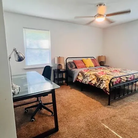 Holiday home Uptown In 6 Mins - Game Deck - Private Acre - Sleeps 10 Charlotte