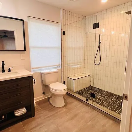 Uptown In 6 Mins - Game Deck - Private Acre - Sleeps 10 *