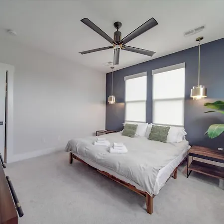 Rooftop Retreat Heart Of Noda Light Rail Sauna Charlotte