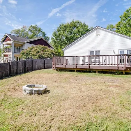 Cozy 3br - Views - Firepit -football *