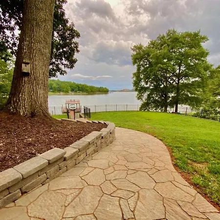 Chateau Merlot Lakefront Retreat Usnwc Boat *