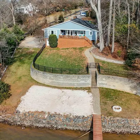 Holiday home Chateau Merlot Lakefront Retreat Usnwc Boat Charlotte