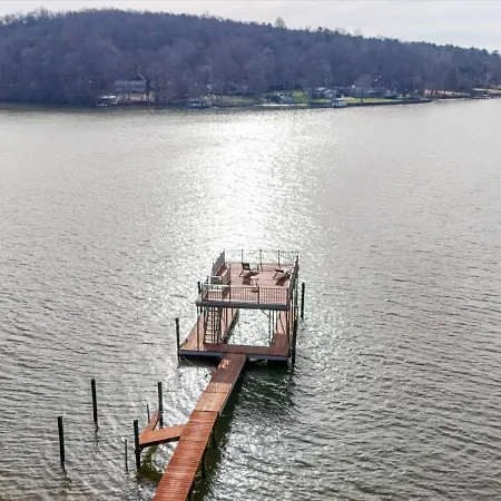 Chateau Merlot Lakefront Retreat Usnwc Boat Holiday home