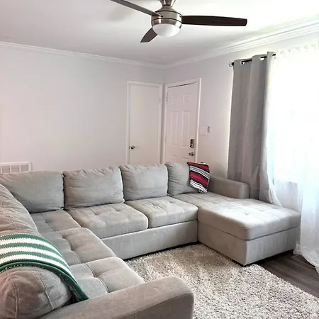 Holiday home Uptown In 6 Mins - Game Deck - Private Acre - Sleeps 10 *