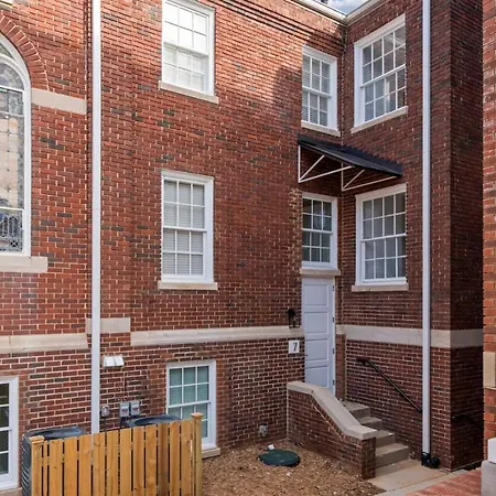 The Arches -unique Modern 2br Condo-wesley Heights Holiday home