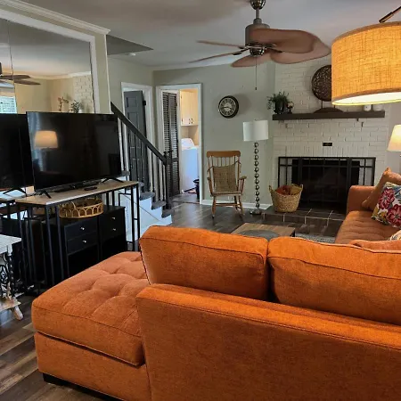 4 Bedroom South Getaway Min To Everything Holiday home Charlotte